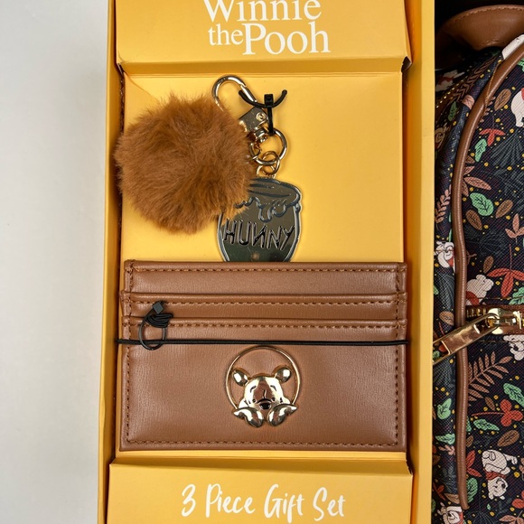 Winnie The Pooh 3 Piece Gift Set Mini Backpack ID Card And Keychain - Picture 7 of 12